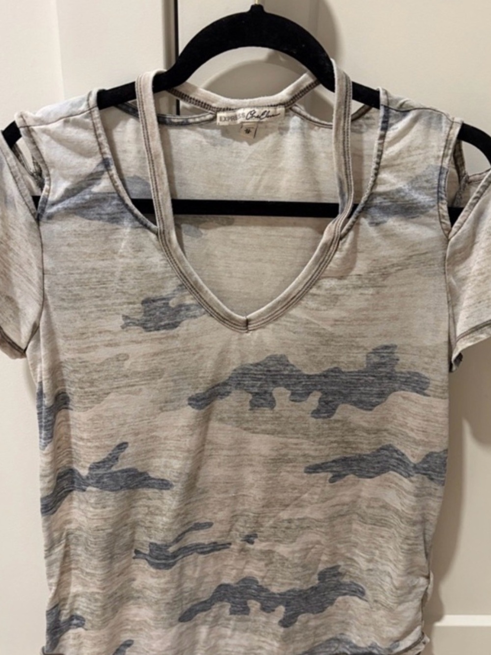 Express Women's Camouflage Cold-Shoulder V-Neck Tank Top in Green & Navy - Picture 6 of 6